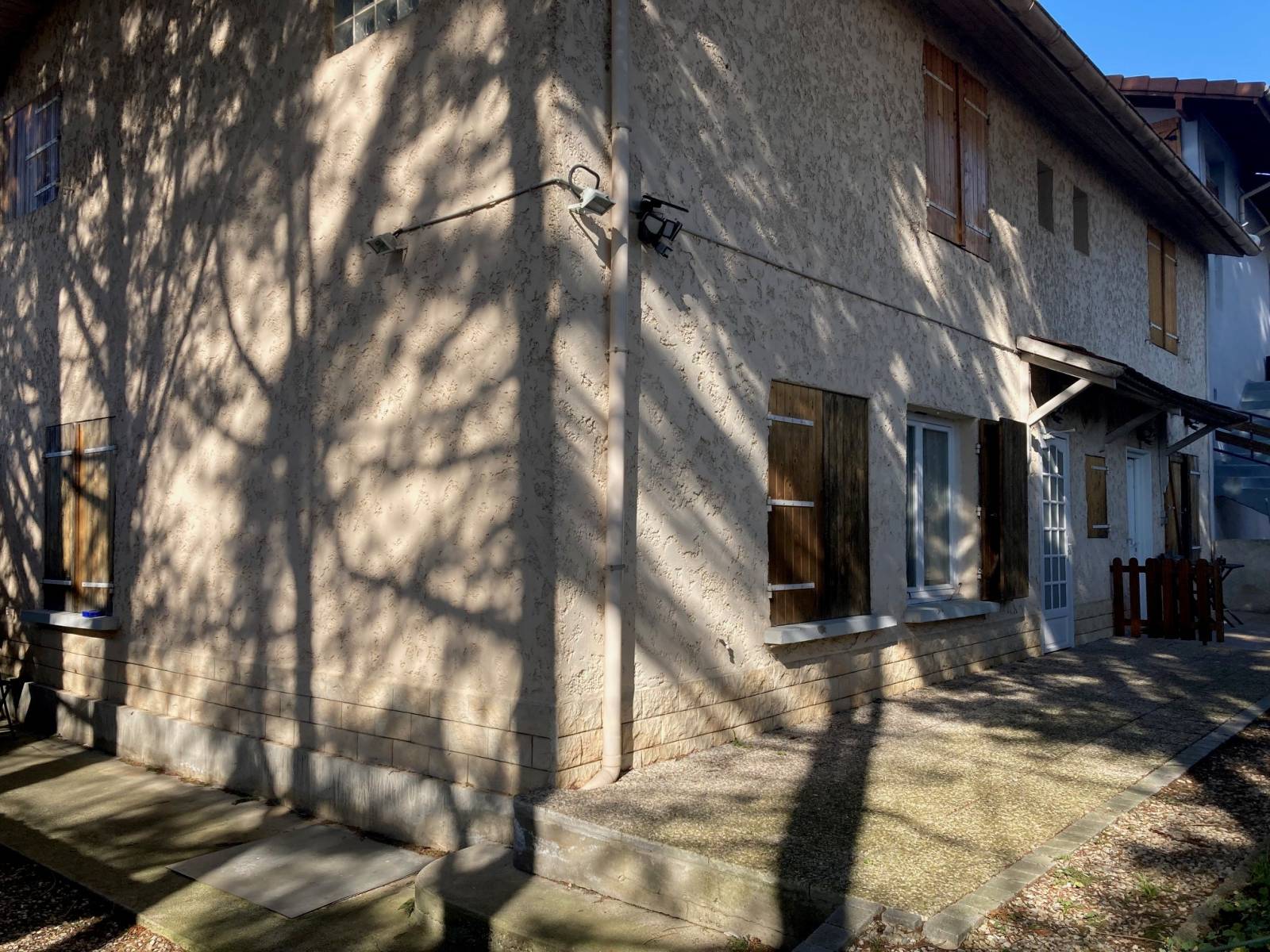BALAN - APPARTEMENT EN RDC AVEC TERRASSE ET JARDINET