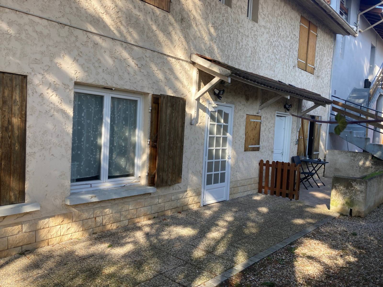 BALAN - APPARTEMENT EN RDC AVEC TERRASSE ET JARDINET