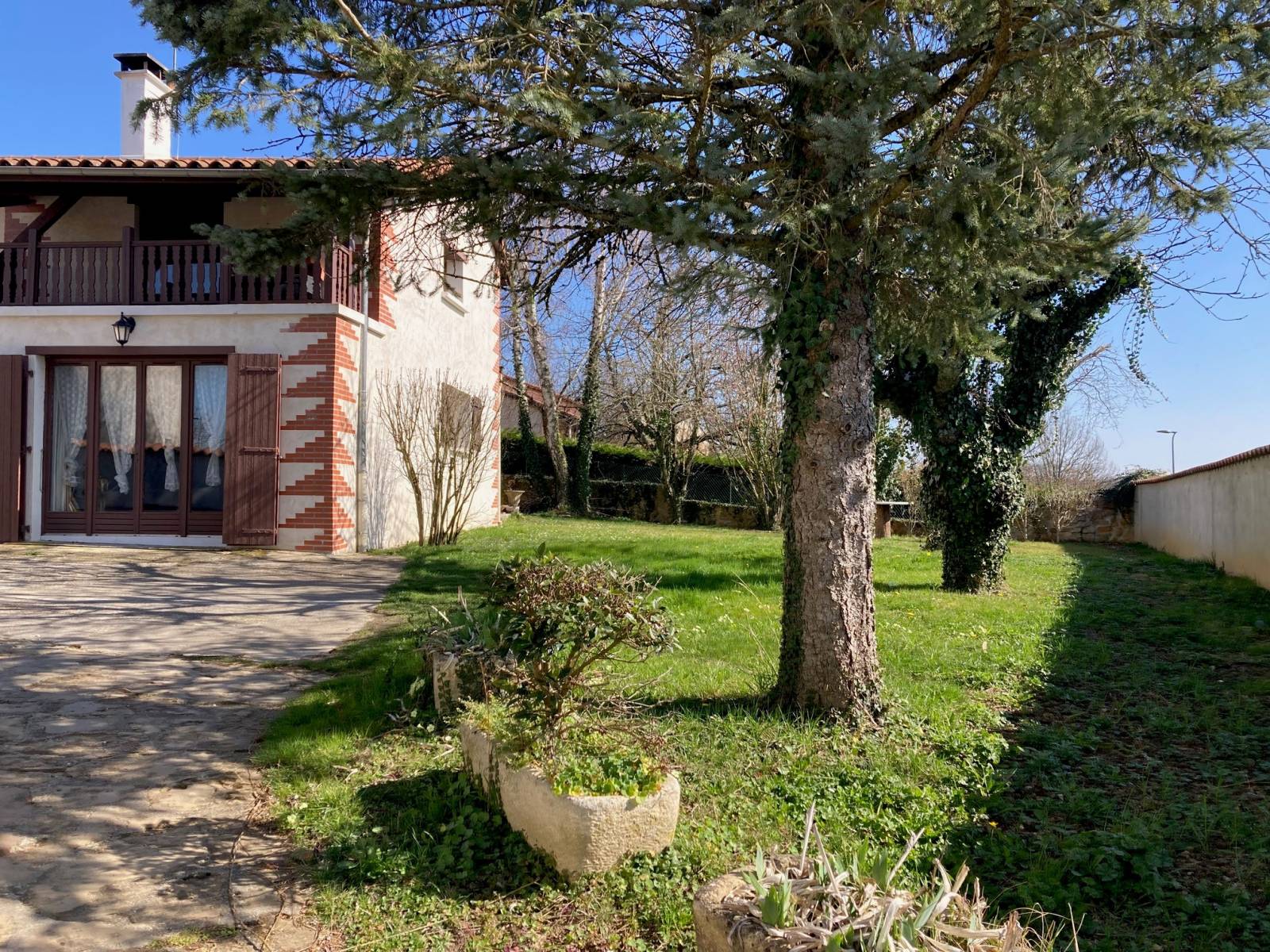 CRANS - BELLE MAISON ANCIENNE RENOVEE DE 188 M2 SUR TERRAIN 897 M2