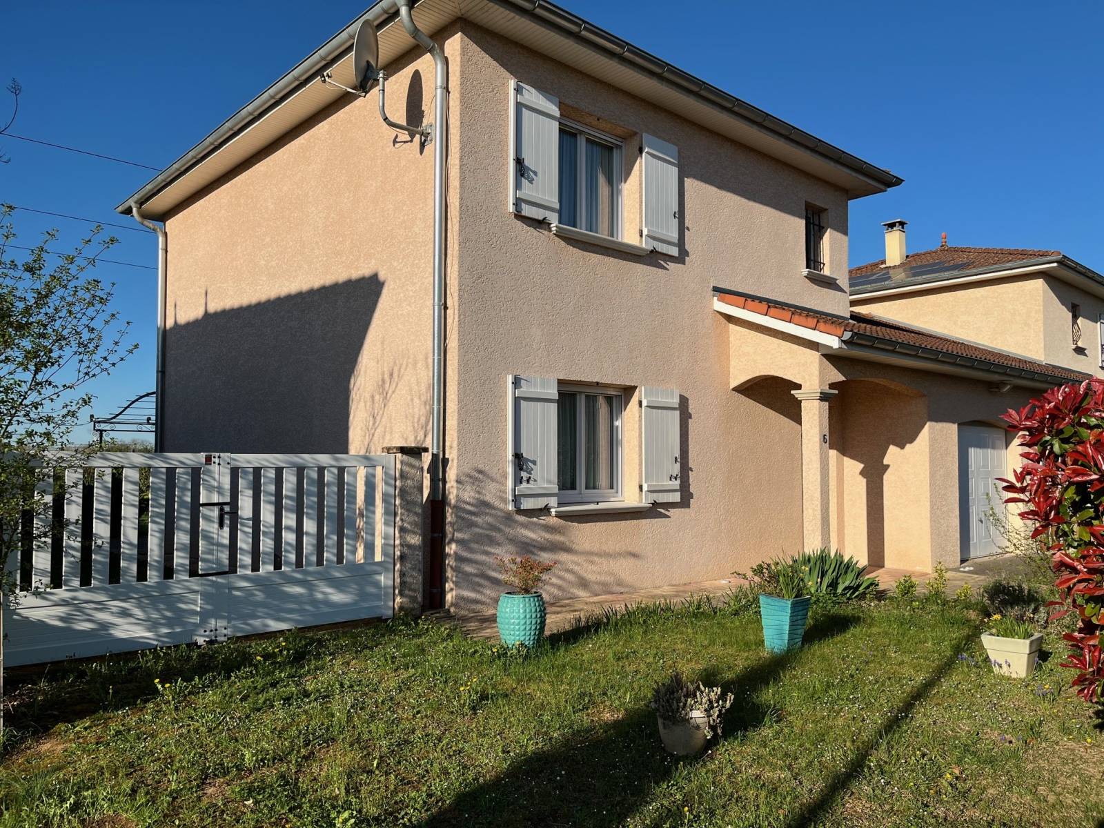 VILLIEU-LOYES-MOLLON - Maison familiale avec charme et confort