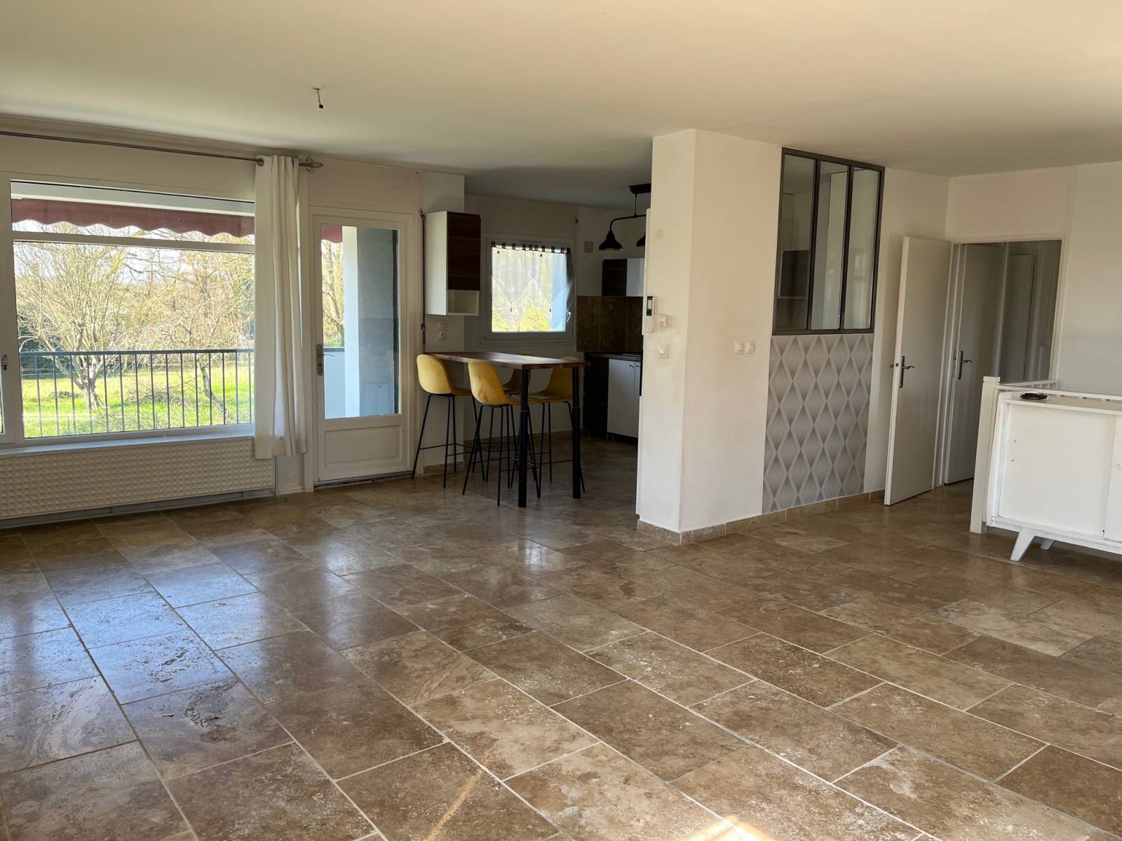 SAINT-JEAN-DE-NIOST - Maison familiale avec jardin arboré et climatisation