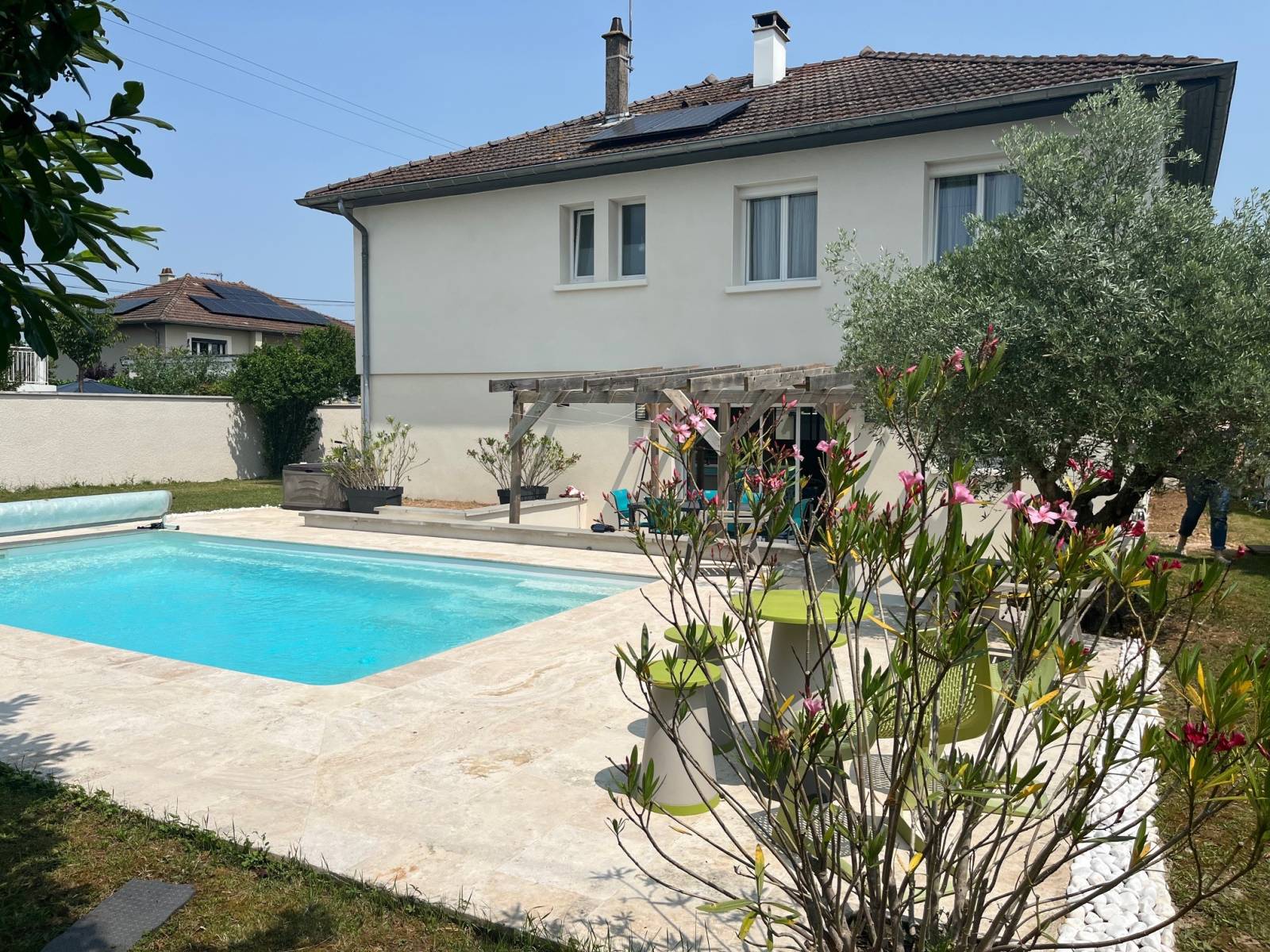 SAINT-BONNET-DE-MURE - Maison familiale d'exception avec piscine et panneaux solaires