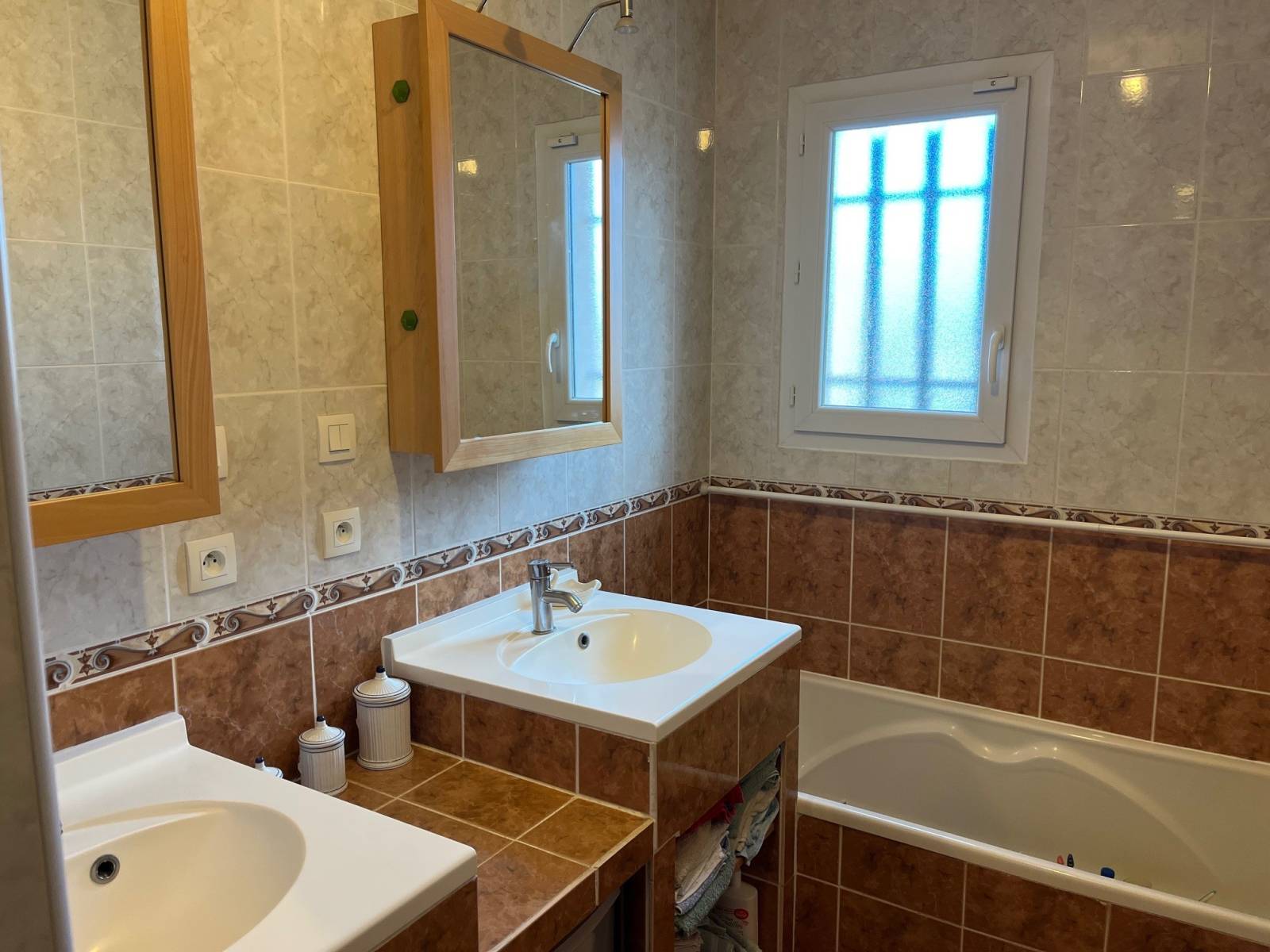 VILLIEU-LOYES-MOLLON - Maison familiale avec charme et confort