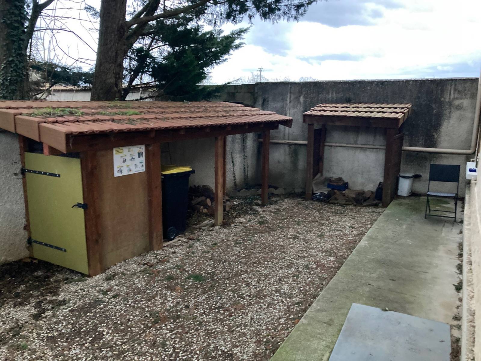 BALAN - APPARTEMENT EN RDC AVEC TERRASSE ET JARDINET