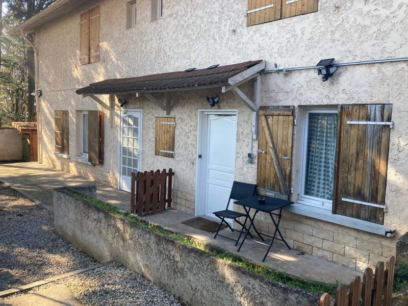 BALAN - APPARTEMENT EN RDC AVEC TERRASSE ET JARDINET