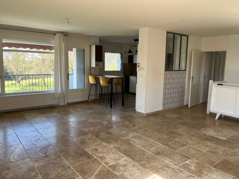 SAINT-JEAN-DE-NIOST - Maison familiale avec jardin arboré et climatisation