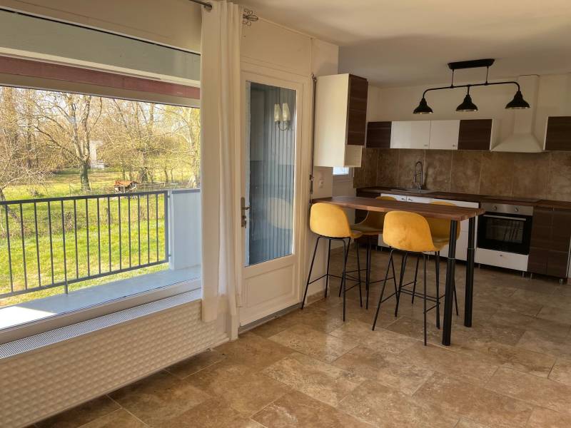SAINT-JEAN-DE-NIOST - Maison familiale avec jardin arboré et climatisation