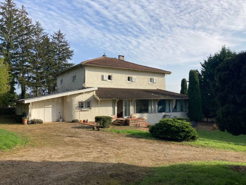 RIGNIEUX LE FRANC - Propriété de caractère avec parc arboré 480  m2